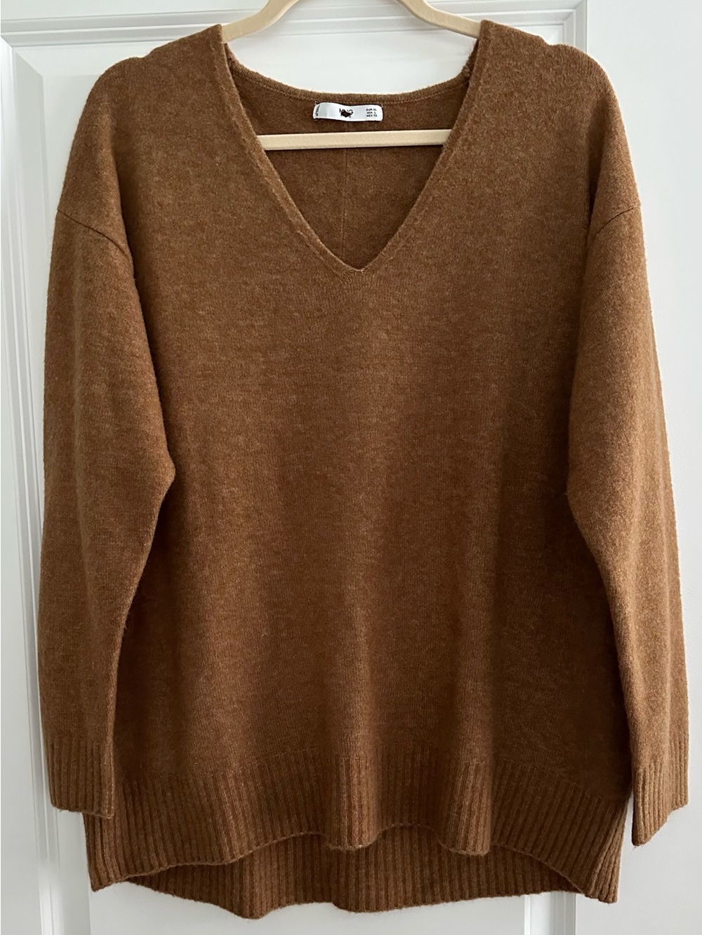 Mango Oversized Fall V-Neck Sweater in Camel Brown / Cognac
